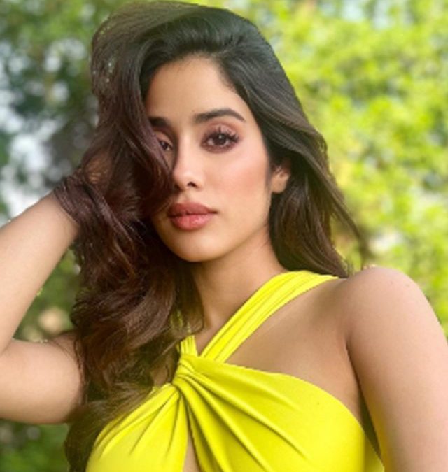 Pilates helped Janhvi Kapoor achieve a toned body.